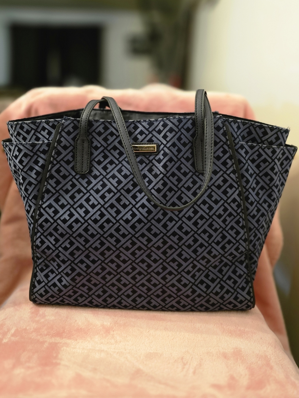 Tommy Hilfiger Navy & Black Monogram Tote / Purse - Picture 3 of 11